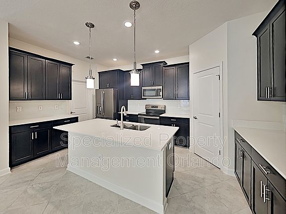 3rd image of 10216 Lovegrass Ln