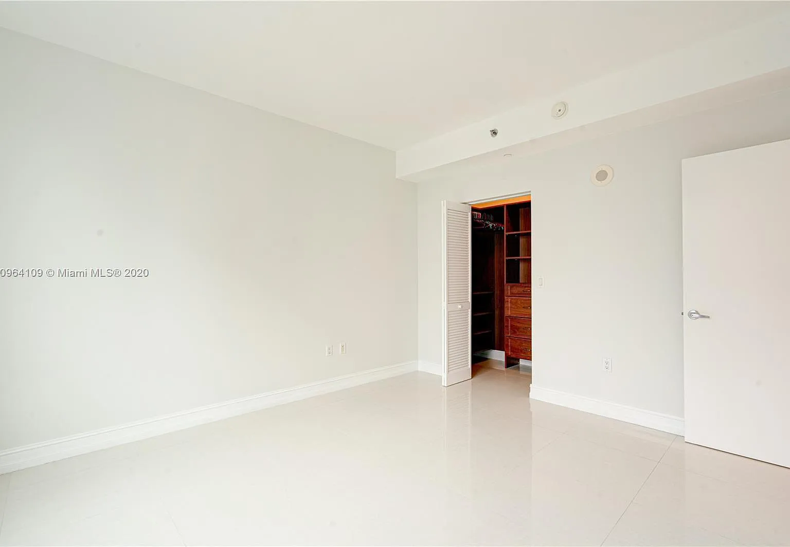 1 bed, 702 sqft, $3,350 — Photo 4