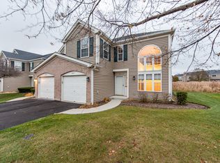 6877 Hampton Cir, Gurnee, IL 60031