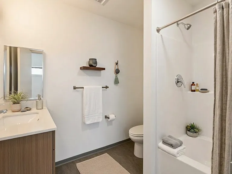 Redmond Landing — Photo 8