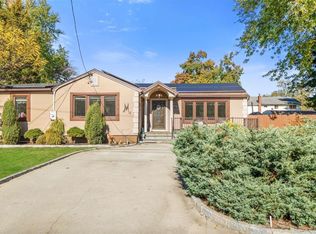 49 Chestnut Rd, Amityville, NY 11701