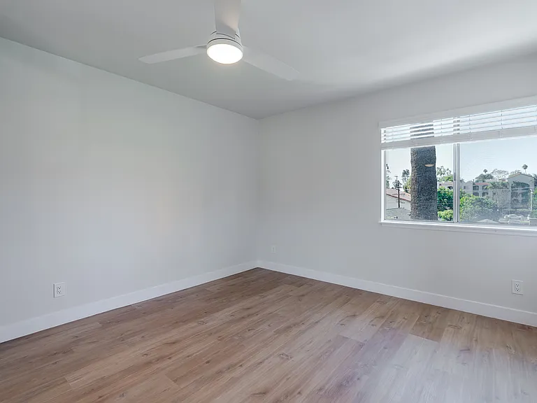 2622 S Hobart Blvd #14 — Photo 16