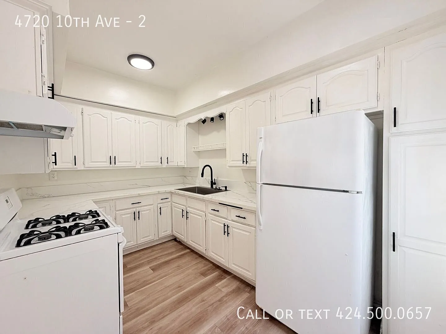 BD/1BA Apartment with A/C in Park Mesa Heights — Photo 3
