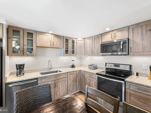 15 40th St #12, Ocean City, MD 21842