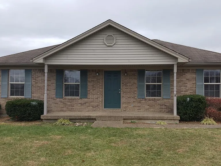 106 Tiffany Ct — Photo 1