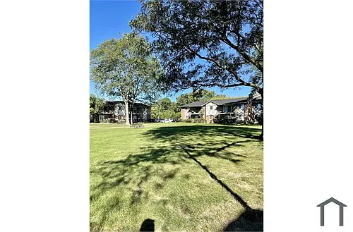 16W520 Lake Dr #207 Photo 1