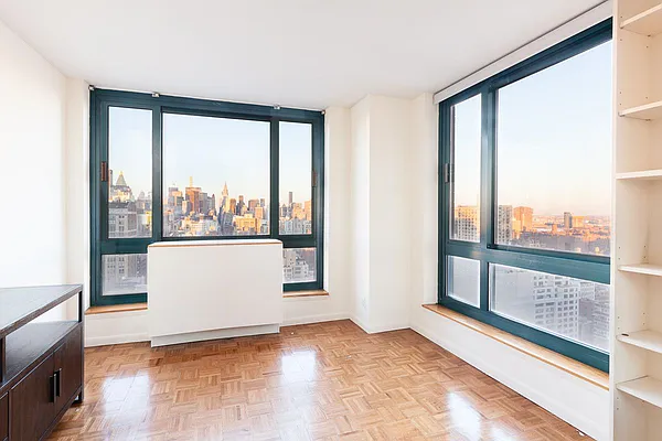 Rented by Luxus Manhattan Realty | media 29