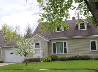 510 4th St E, Hector, MN 55342