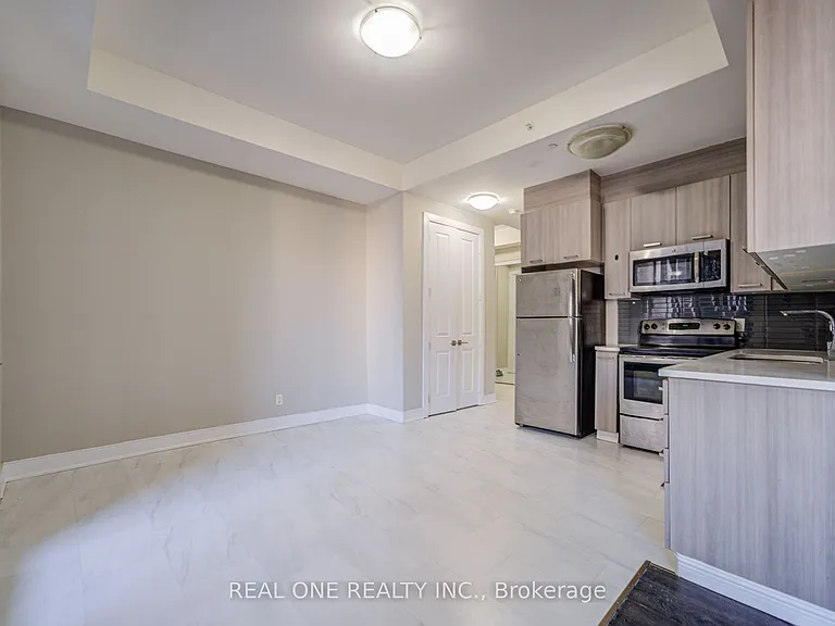 150 Main St W #409 — Photo 10