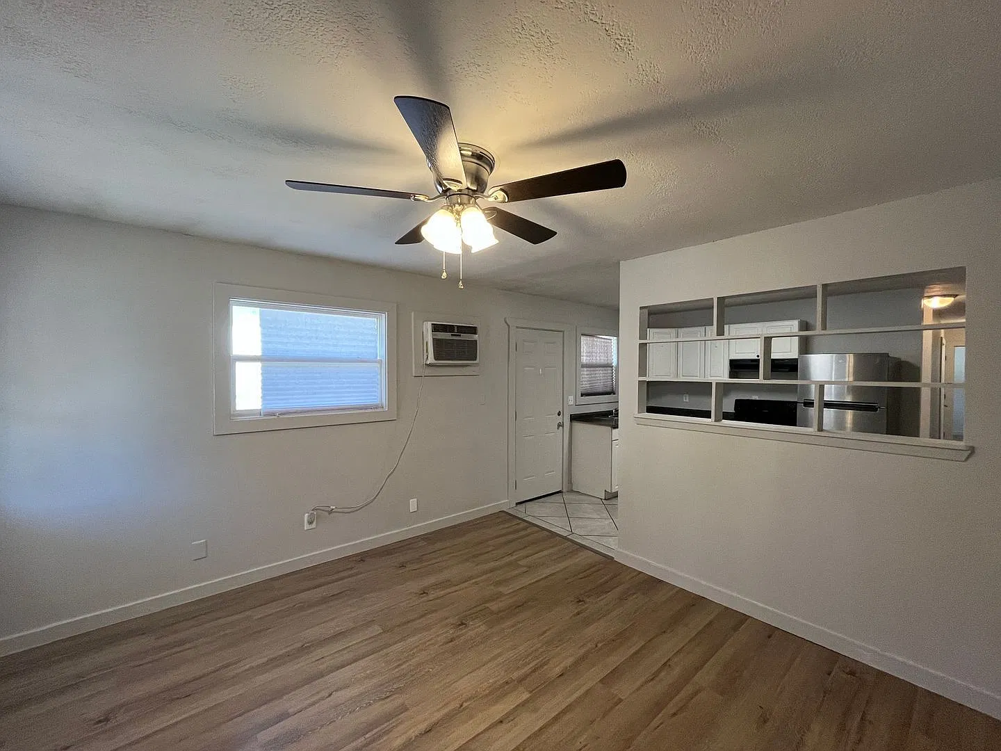 2 bed, 1.0 bath, 800 sqft, $925 — Photo 2