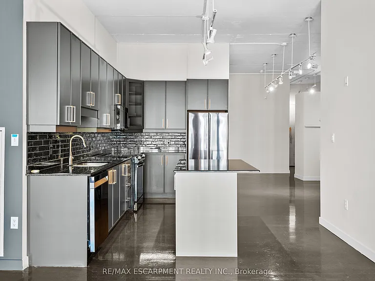66 Bay St S #614 — Photo 13