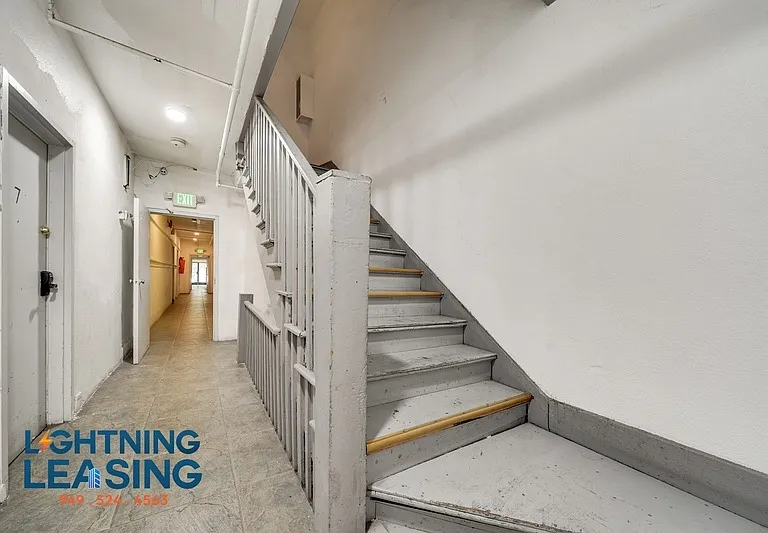 1420 S Flower St #7 — Photo 8