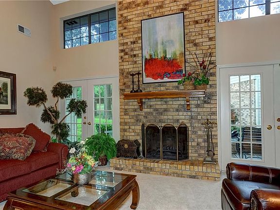 4th image of 2212 Post Oak Dr