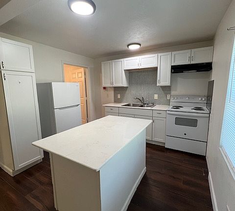 3rd image of 3390 Magnolia St #1