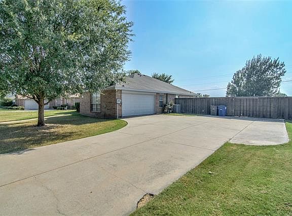 3rd image of 143 Hardwicke Ln
