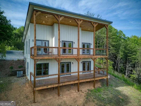 703 Crooked Creek Conn, Young Harris, GA 30582
