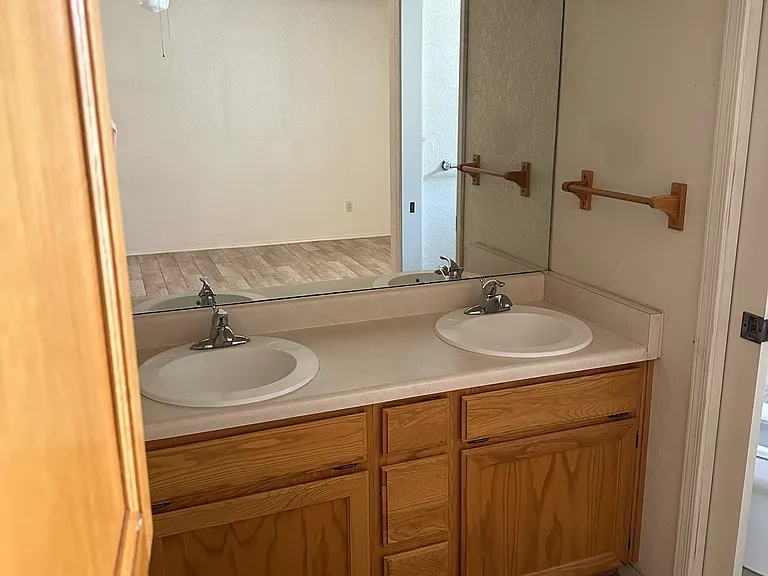 2626 W 12th Pl — Photo 11