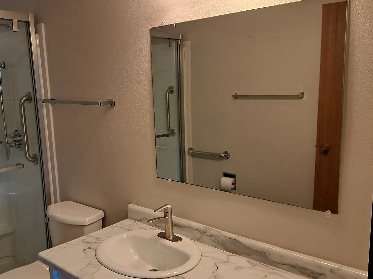 Bridgewood Apartments 907 — Photo 3