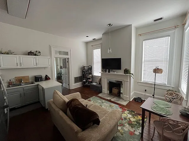 Living room & Kitchen