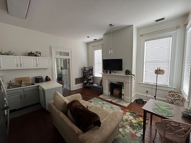 Living room & Kitchen
