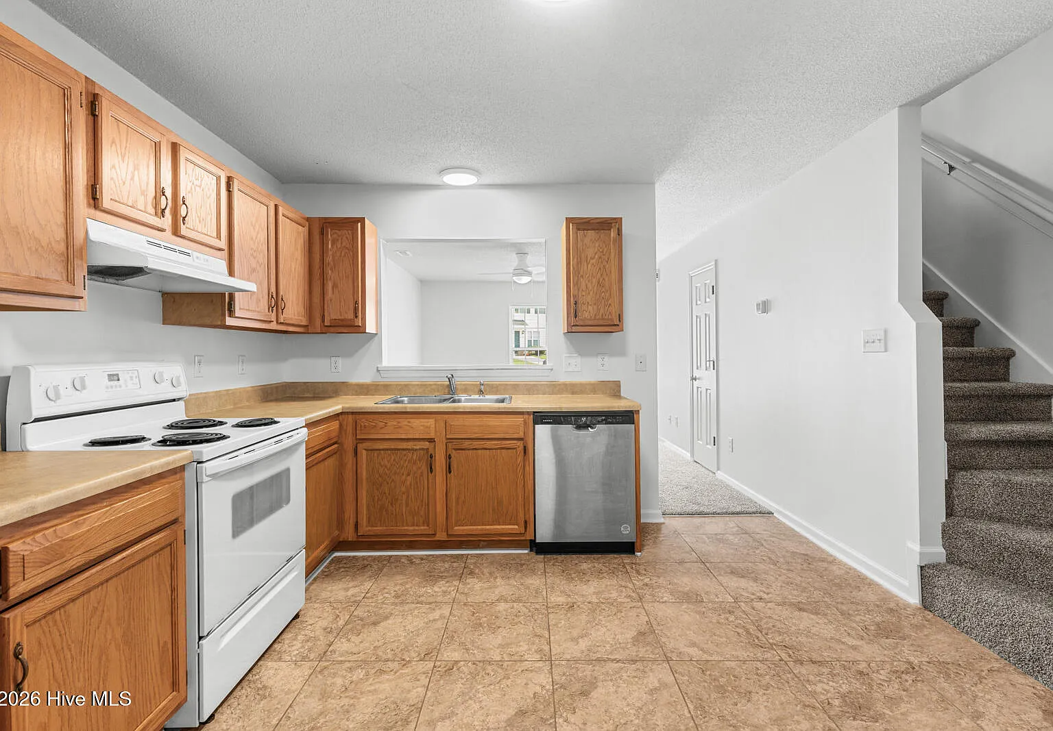 2 bed, 1.5 bath, 982 sqft, $1,200 — Photo 4