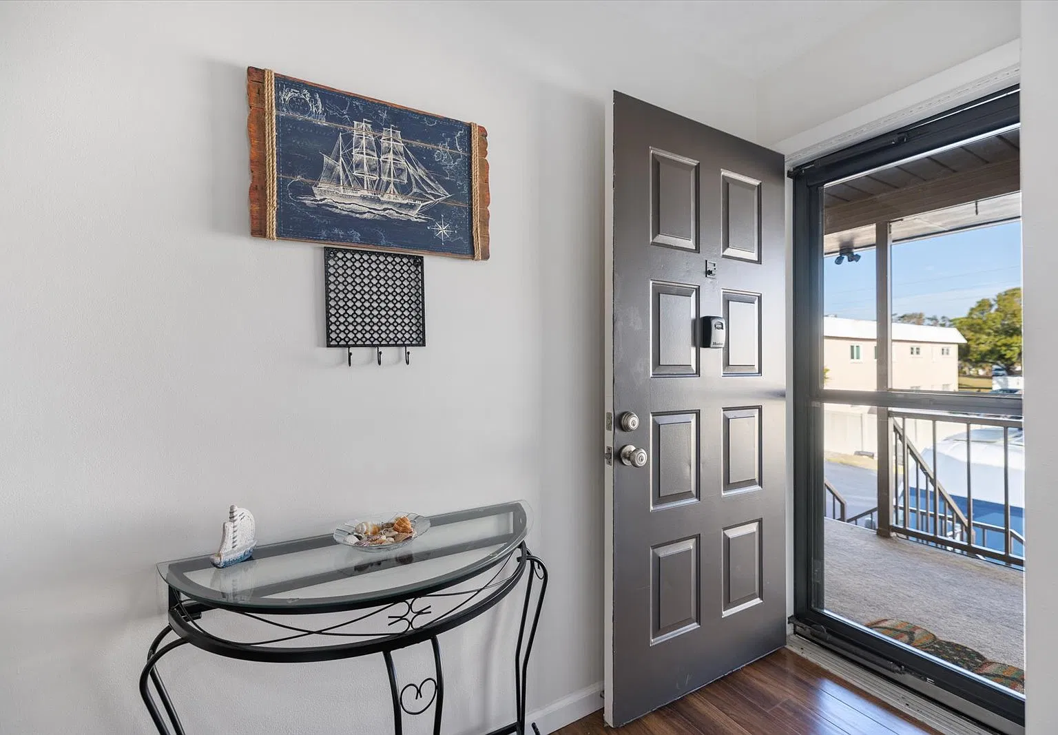 2 bed, 899 sqft, $3,500 — Photo 2