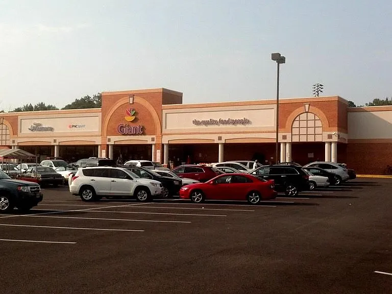 Community Giant Shopping Plaza