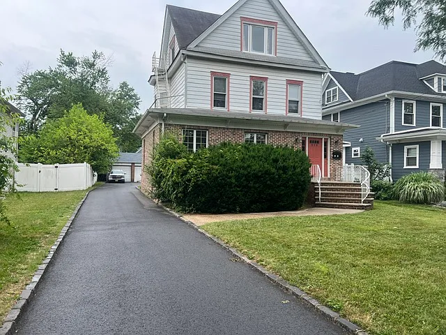 210 Walnut Ave #1