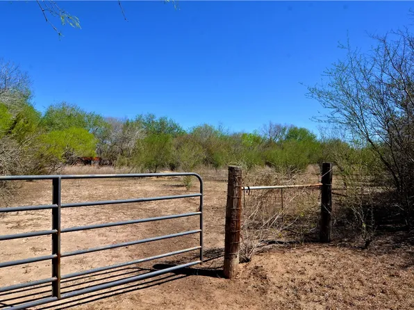 4972 County Road 324, Beeville, TX 78102