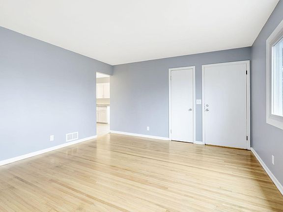 5th image of 2611 Buchanan St NE #1