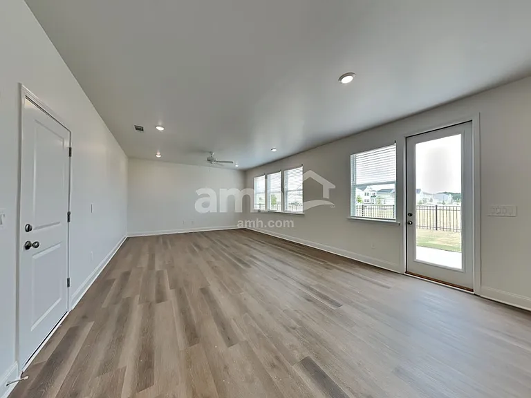 330 Golucke Way — Photo 6