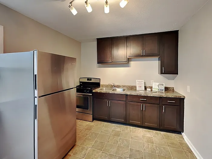2090 Hillview Rd — Photo 2