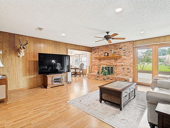5th image of 607 N Parkridge Dr