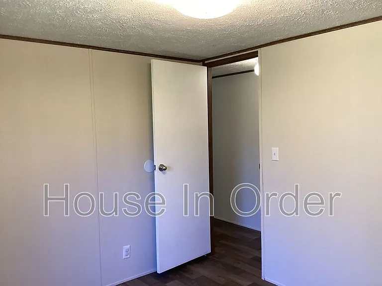 109 Shamrock Park Dr — Photo 9