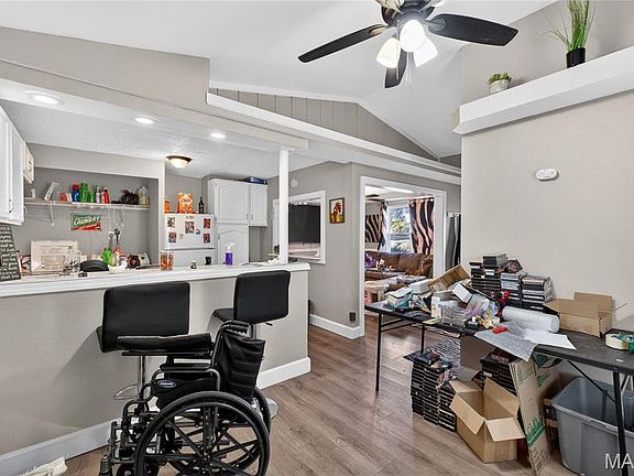 5th image of 512 Belvedere Dr