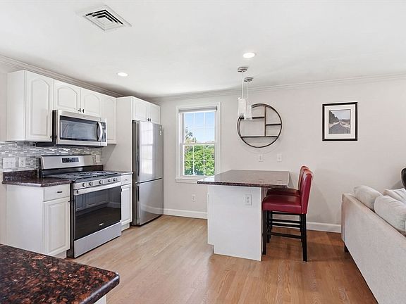 5th image of 11 Columbia Rd APT 8