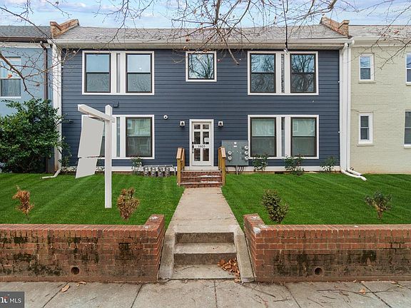 2nd image of 1605 F St NE APT 3