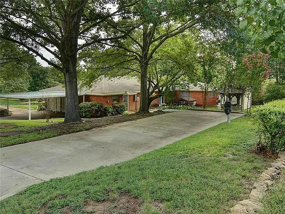 3rd image of 608 Southland Dr