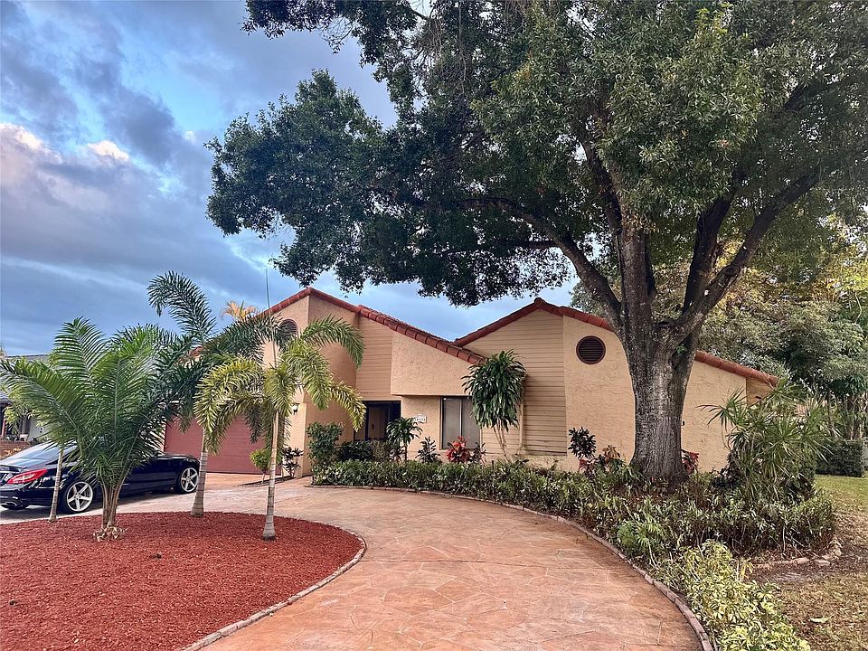 1st image of 10998 NW 1st Manor