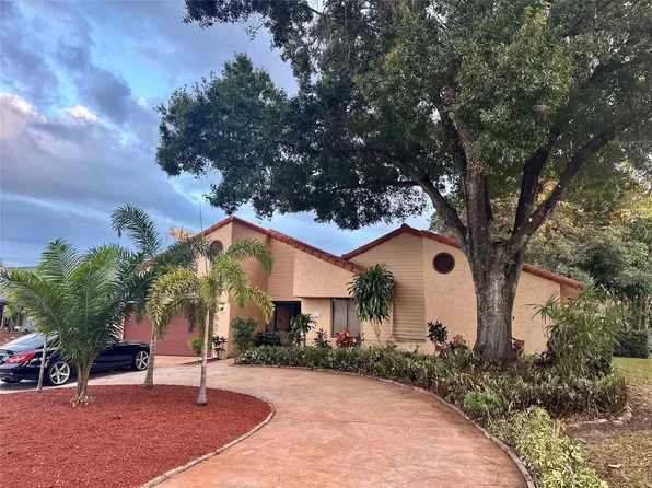 10998 NW 1st Manor, Coral Springs, FL 33071