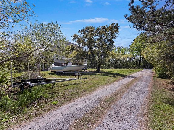 5th image of 1371 River Rd