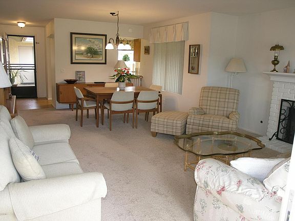 4th image of 834 Tennyson Ln