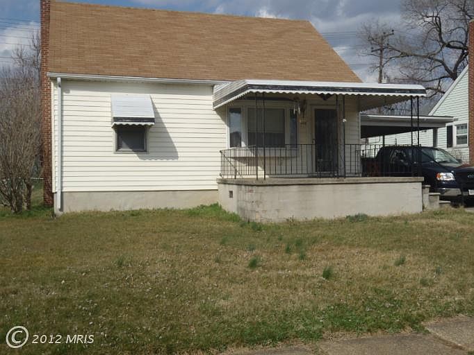 Front porch with awning