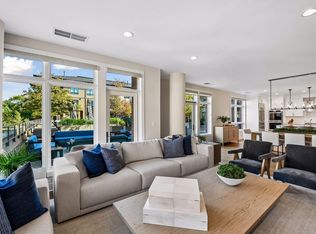 875 Lake St N APT 220, Wayzata, MN 55391