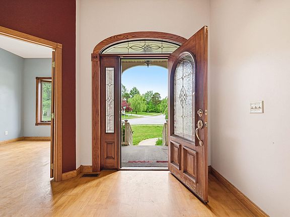 3rd image of 275 Creekside Ct