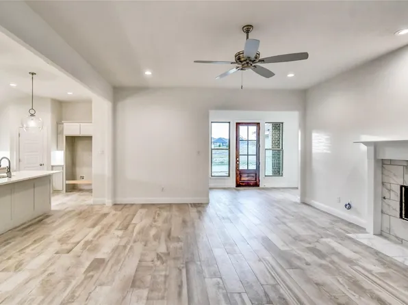 6905 Azure Hill Rd, Benbrook, TX 76126