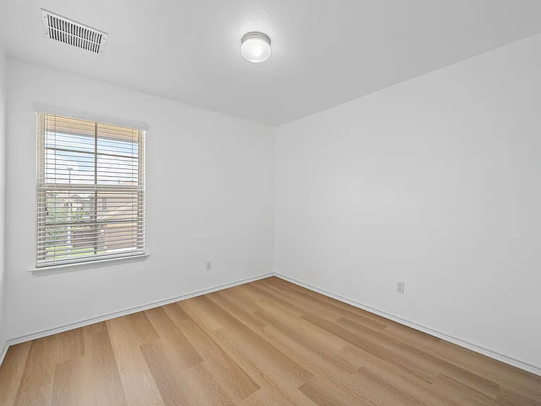 1026 Chad Loop — Photo 31