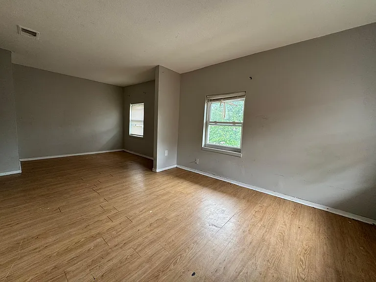 27 Williams St #3L — Photo 3