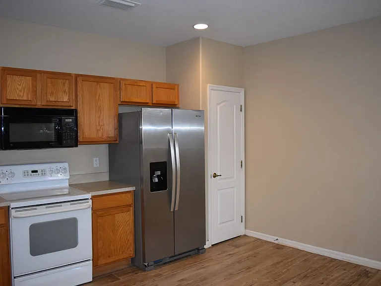 1040 Venetian Dr #203 — Photo 18