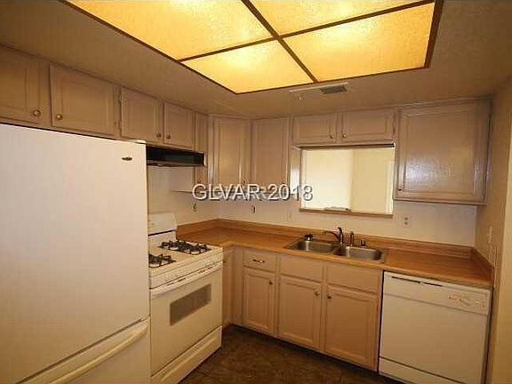3rd image of 524 Bastanchury Ave
